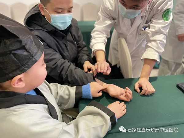燕都小記者中醫研學活動走進直樂矯形中醫醫院